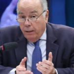 Suspeito de corrupção volta a ter cargo na Petrobras